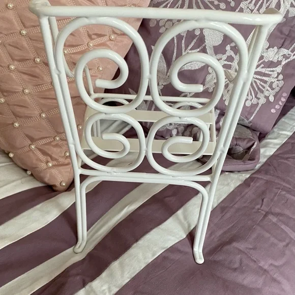 American Girl Samantha Parkington’s Tea Set Metal Chair - Picture 3 of 5